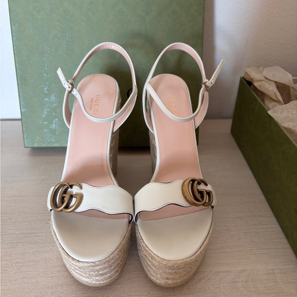 Women's Gucci Leather Wedge Espadrille Sandals in Natural and White